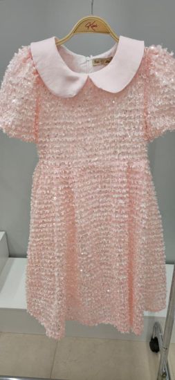 صورة فستان بريق وردي بلمسات فاخرة وفينكه في نصف الفستان